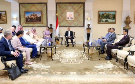 دعم دولي واسع لحكومة بن بريك يعزز مسار الإصلاحات ويعيد الثقة بالاقتصاد اليمني (تقرير)