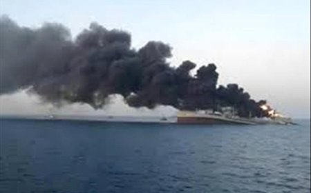 الكشف عن تفاصيل أولية لانفجار ناقلة نفط قبالة سواحل أبين والبحث مستمر عن الطاقم