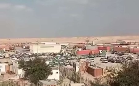 الكشف عن السبب الحقيقي لتكدس الشاحنات في منفذ شحن.. والجمارك تنفي رفع الرسوم