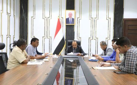 خلال ترؤسه اجتماع لجنة المناقصات.. بن ماضي يؤكد أهمية استكمال مشروع محطة رفع المجاري بالشحر