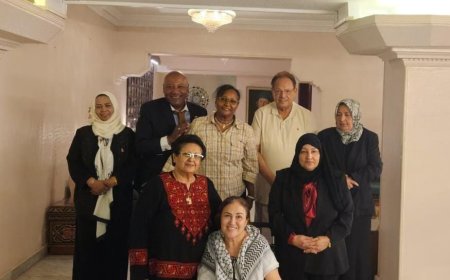 الرئيس الأسبق علي ناصر محمد يستقبل نخبة من الأدباء والمثقفين في القاهرة