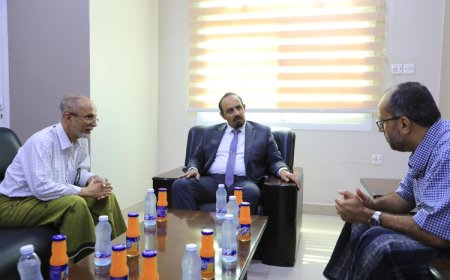محافظ حضرموت يناقش مع غرفة التجارة سبل تعزيز الشراكة الاقتصادية بالمحافظة