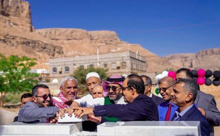 بدعم مركز الملك سلمان.. بن ماضي يضع حجر الأساس لمركز البكرية للغسيل الكلوي في دوعن