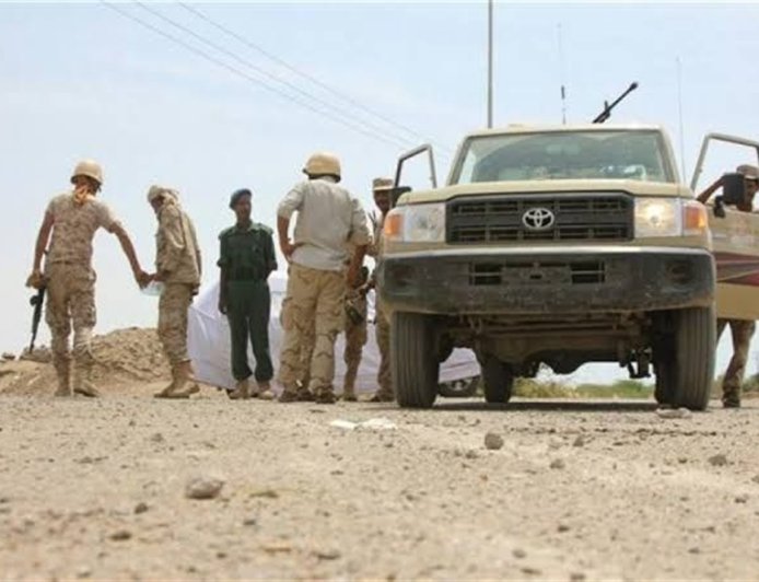 أمن أبين يطيح بقائد نقطة ابتز سائقاً مصرياً على الخط الدولي.. تفاصيل