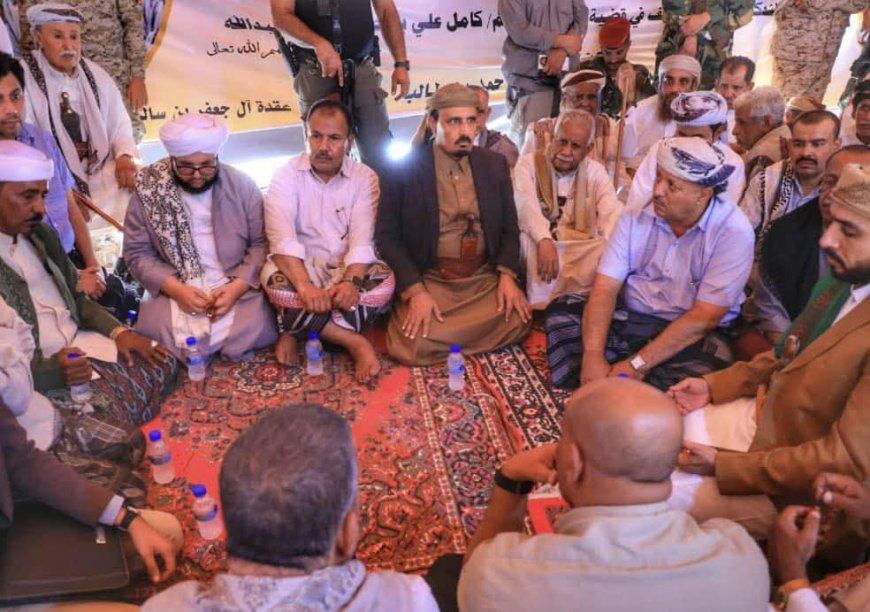 برعاية المحافظ بن ماضي.. تحكيم قبلي ينهي قضية مقتل أبناء آل طالب بوادي بن علي