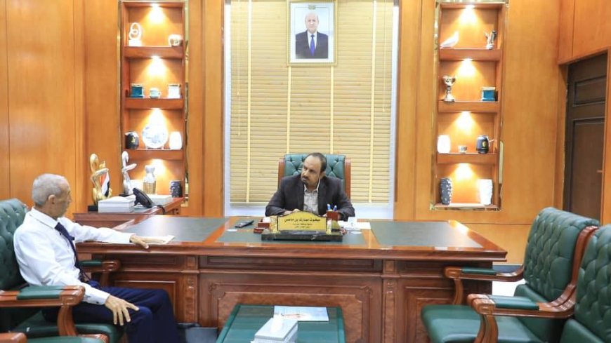 لقاء المحافظ بن ماضي ومدير مديرية دوعن يبحث التحديات الخدمية وعلى رأسها الكهرباء