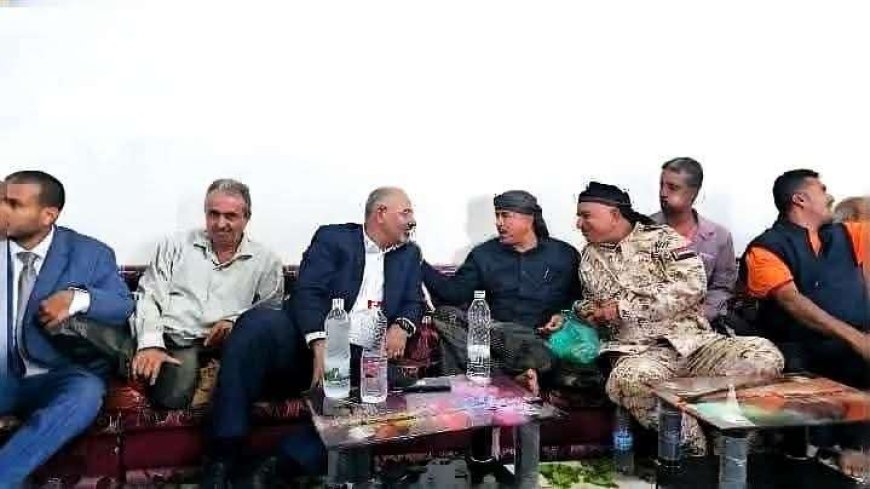 شاهد أول صورة تظهر الزُبيدي إلى جانب الشنفرة في منزله بالضالع