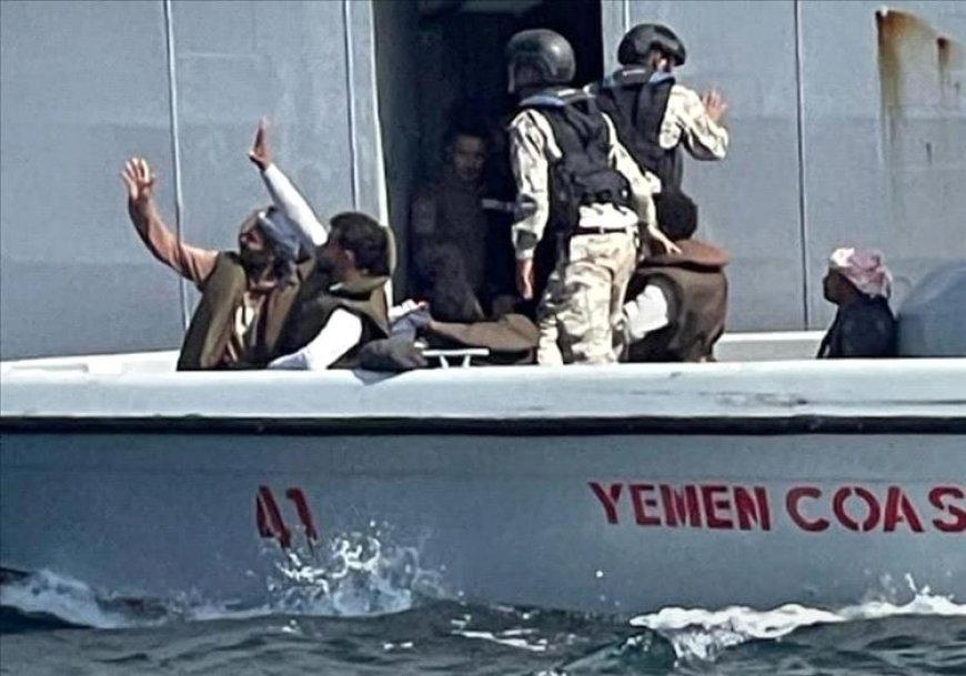في عملية نوعية.. خفر السواحل يوقف جلبة تحمل آلاف الزيّات العسكرية غرب اليمن