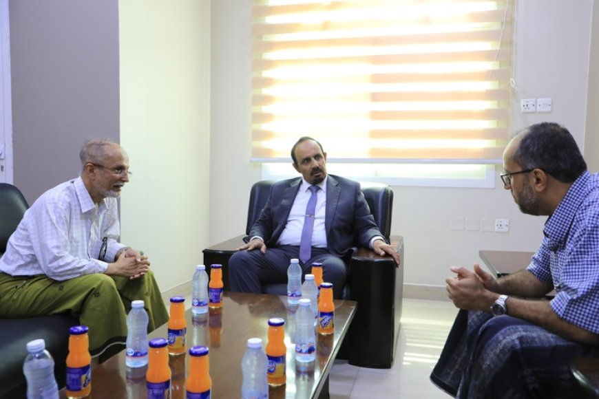 محافظ حضرموت يناقش مع غرفة التجارة سبل تعزيز الشراكة الاقتصادية بالمحافظة