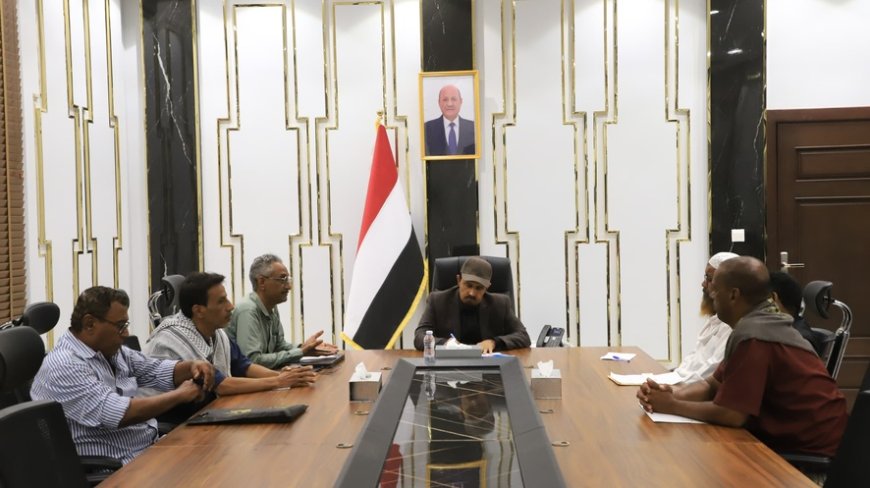 محافظ حضرموت يبحث احتياجات غيل باوزير ويوجّه بدعم المشاريع التنموية