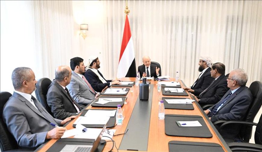 مجلس القيادة يقر خطوات لاستكمال دمج الأجهزة الاستخبارية ويشيد بجهود مكافحة الإرهاب