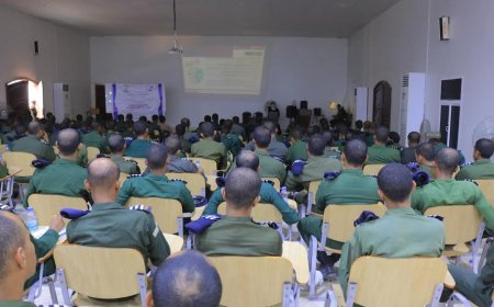 مؤسسة مسارات السلام وكلية الشرطة حضرموت تنظمان ندوة علمية حول تقنيات التحقيق بالذكاء الاصطناعي