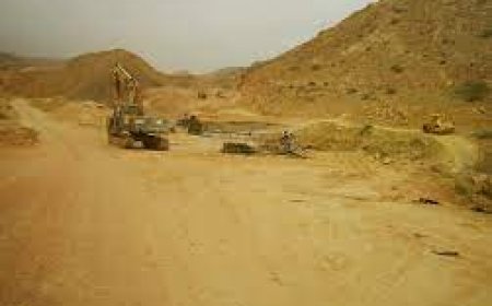 باحفظ الله يطرح تساؤلات حول توقف سفلتة الطريق القبلية بدوعن.. تفاصيل هامة