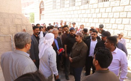 زيارة ميدانية لسيئون.. المحافظ يلتقي مواطنين ويتابع معالجة انهيار السوق