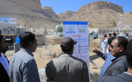 محافظ حضرموت يتفقد مشروع مركز بابطين الطبي لرعاية مرضى الفشل الكلوي بالقطن