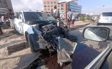 مأساة مرورية في شارع الستين بالمكلا.. تصادم ثلاث سيارات يسفر عن إصابات خطيرة