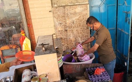 الإصحاح البيئي يضبط 7 مطاعم مخالفة في حملة مفاجئة بالمكلا.. تفاصيل
