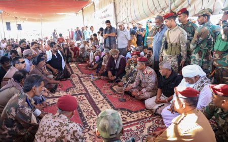 اللواء بارجاش يعزي قبيلة بن عجلان ويؤكد: العدالة ستأخذ مجراها