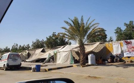 جرحى تعز يواصلون اعتصامهم المفتوح داخل المخيم