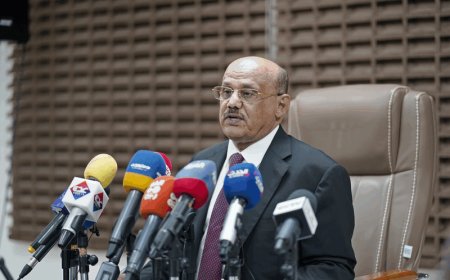 الأعجم يفتح النار على محافظ البنك المركزي: أين الإفصاح عن الرواتب؟