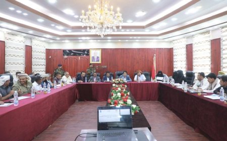 اجتماع برئاسة محافظ المهرة يناقش إعداد الخطة الاقتصادية الشاملة للمحافظة