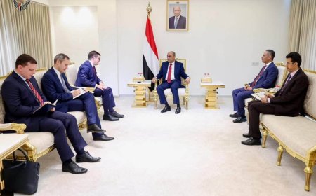 بحث ملفات الطاقة والملاحة والإصلاحات.. لقاء رفيع بين رئيس الوزراء والسفير الروسي بعدن