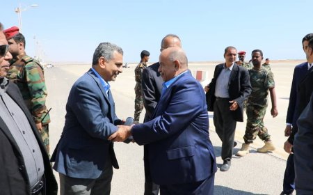 محافظ حضرموت الجديد يصل المكلا لبدء مهامه بعد أداء اليمين أمام الرئيس العليمي