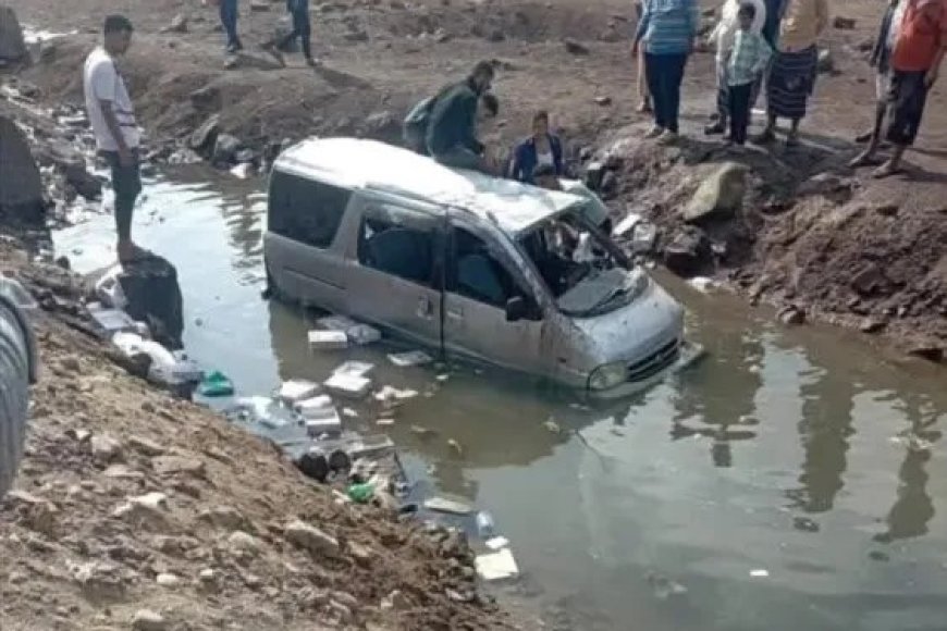 حادث مروري خطير بجسر عدن يربك حركة السير ويصيب طالبات