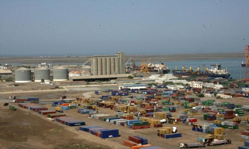 تساؤلات حول استثناء ميناء المخا من قرار إغلاق الموانئ المستحدثة في اليمن