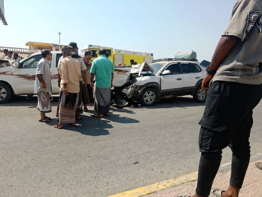 حادث مروري مثير في المكلا.. دهس وفرار ينتهي بتصادم جماعي واعتقال السائق