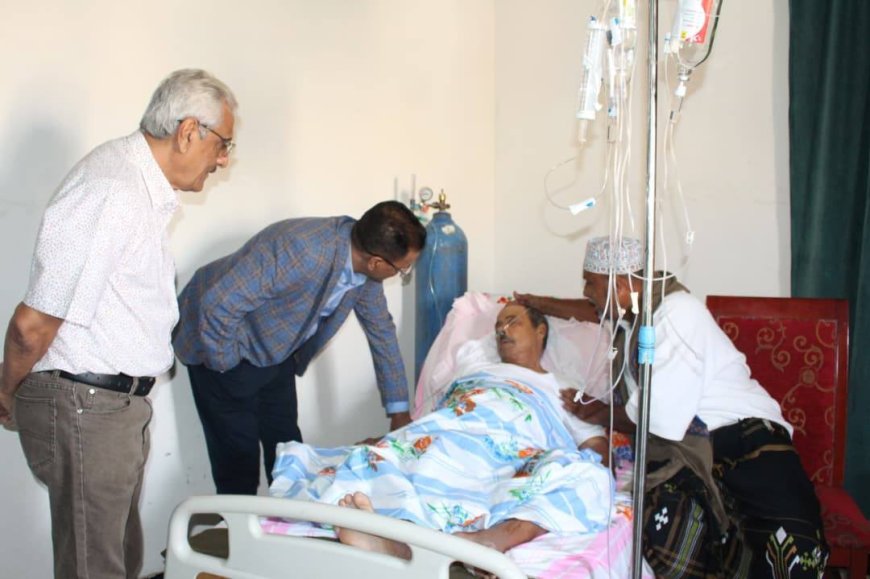 زيارة إنسانية من قيادة حضرموت للشاعر ثابت السعدي تقديراً لإسهاماته الأدبية