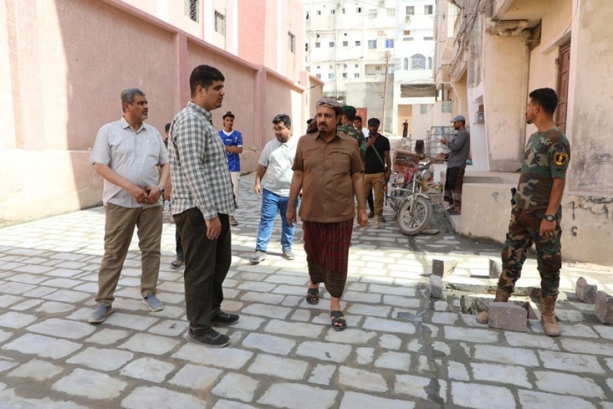 محافظ حضرموت يتفقد مشروع تطوير خور المكلا ويوجه بتسريع وتيرة العمل