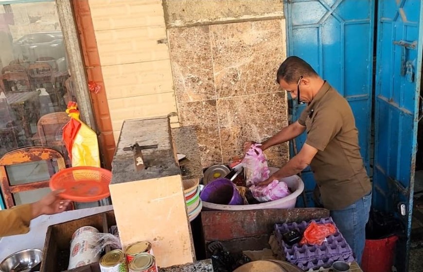 الإصحاح البيئي يضبط 7 مطاعم مخالفة في حملة مفاجئة بالمكلا.. تفاصيل