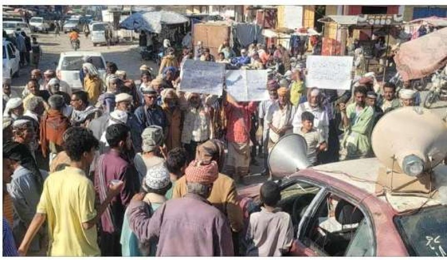 احتجاجات في لودر للمطالبة بصرف الرواتب المتأخرة