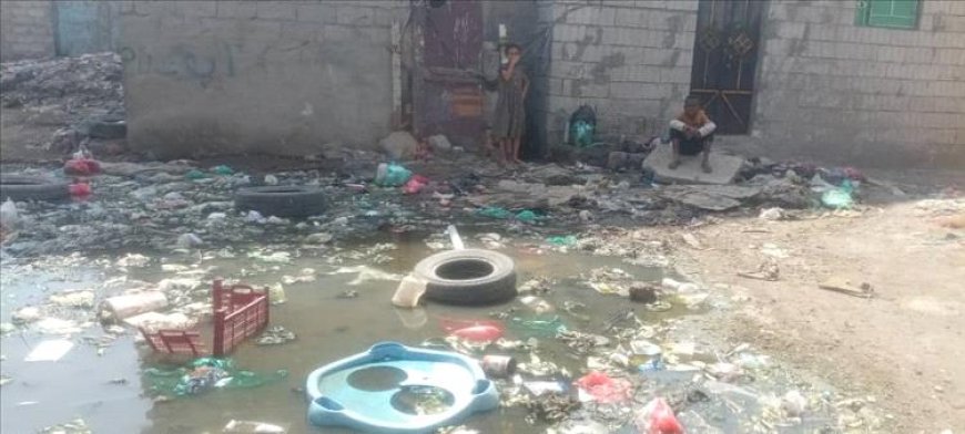 شكاوى بلا استجابة… الصرف الصحي يغرق حياً كاملاً بعدن (تفاصيل)