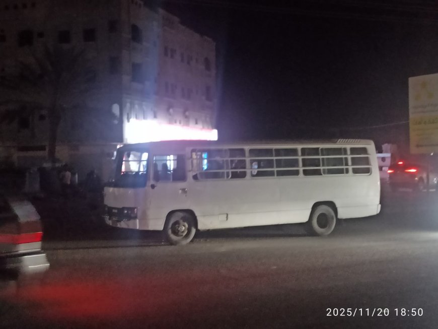 نجاة ركاب من احتراق باص غاز في المكلا بعد شرت في البطارية