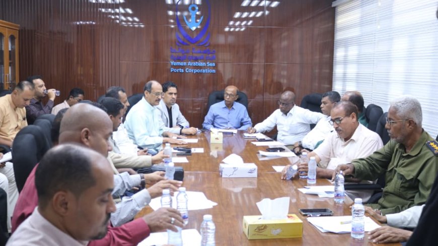 اجتماع موسّع في ميناء المكلا يبحث جاهزية الطوارئ الصحية وتقييم الاحتياجات