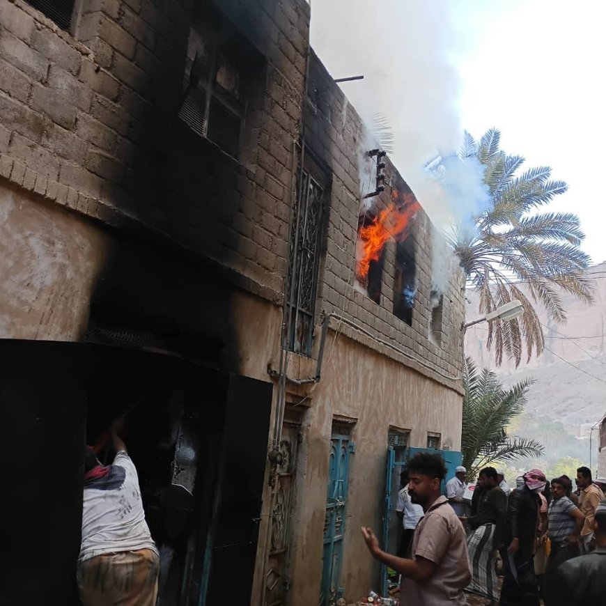 حريق هائل يلتهم محلاً تجارياً ويصل للنخيل في دوعن دون وجود إطفاء