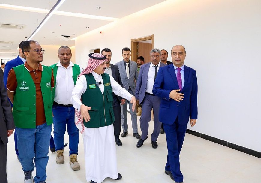 رئيس الوزراء يتفقد الاستعدادات النهائية لافتتاح مبنى رئاسة الوزراء الجديد بعدن