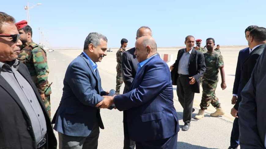 محافظ حضرموت الجديد يصل المكلا لبدء مهامه بعد أداء اليمين أمام الرئيس العليمي