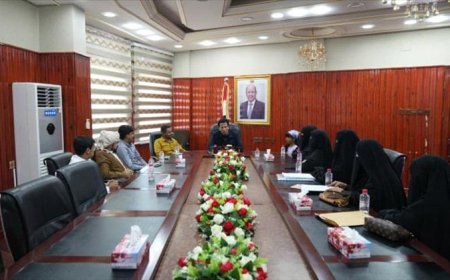 السلطة المحلية بالمهرة تبحث مبادرة الجمعية التعاونية لتخفيف العبء المعيشي