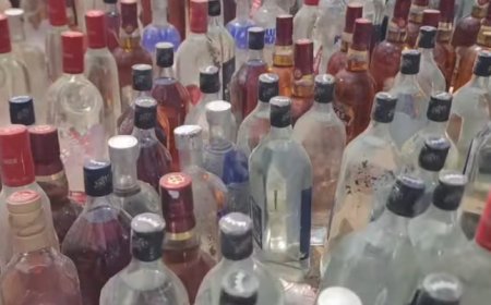 قوات الحزام الأمني تتلف كمية من الخمور المضبوطة في نقطة رأس عمران