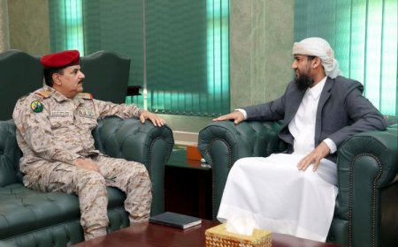 المحرّمي والداعري يستعرضان الموقف الميداني ويؤكدان جاهزية الرد على أي تهديد من قبل الحوثي