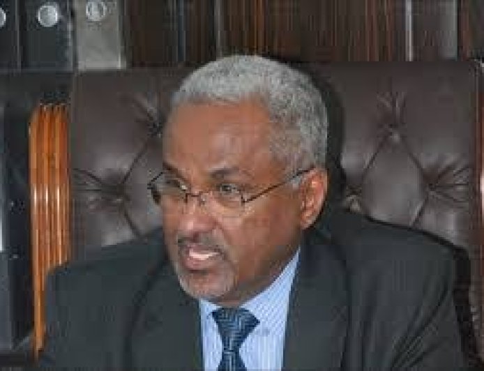 وزير الإدارة المحلية يوجّه بإنهاء الجبايات غير القانونية في المحافظات