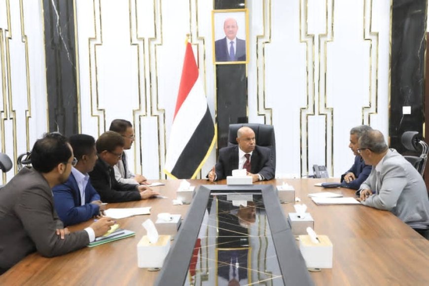 في أول اجتماع تنفيذي.. المحافظ الخنبشي يدعو إلى التهدئة وتغليب مصلحة حضرموت العليا