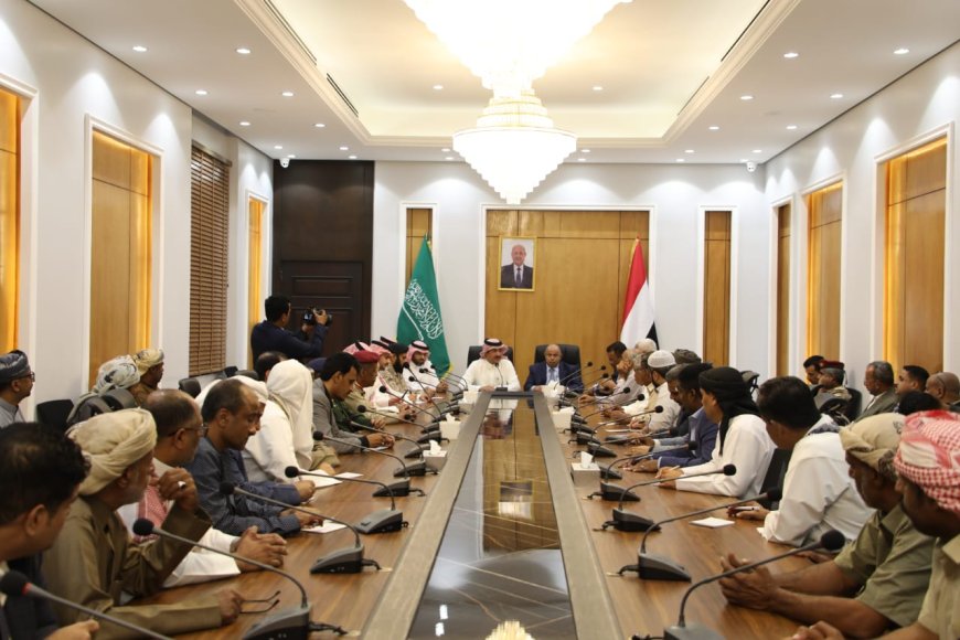 اجتماع موسّع بالمكلا يضم المحافظ والوفد السعودي والشخصيات الاعتبارية لمناقشة أوضاع حضرموت