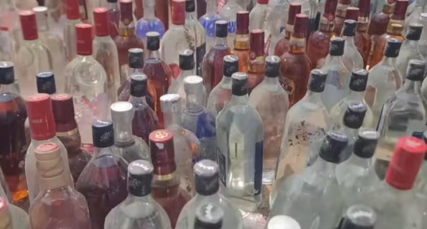 قوات الحزام الأمني تتلف كمية من الخمور المضبوطة في نقطة رأس عمران