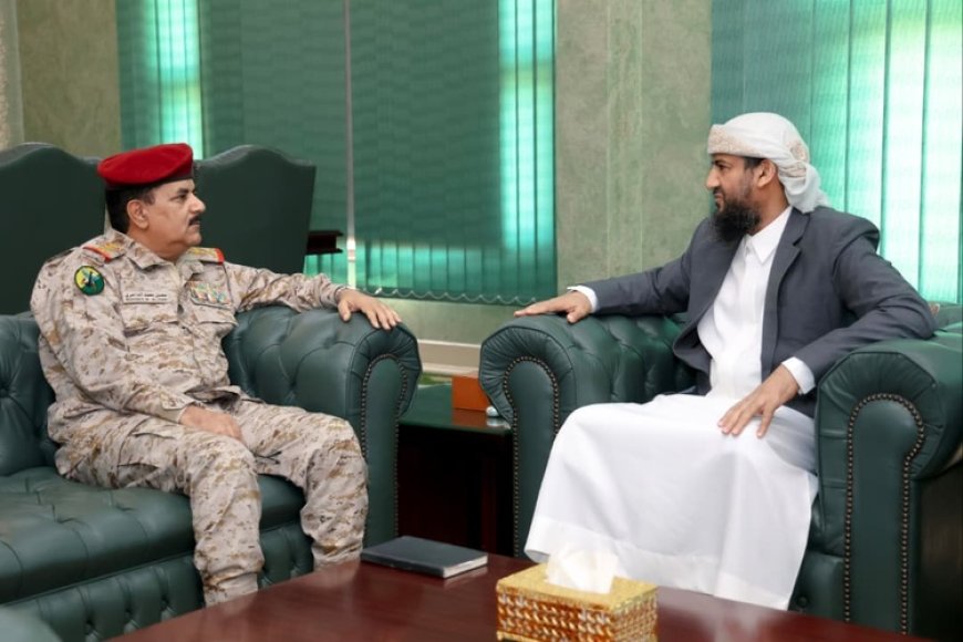 المحرّمي والداعري يستعرضان الموقف الميداني ويؤكدان جاهزية الرد على أي تهديد من قبل الحوثي