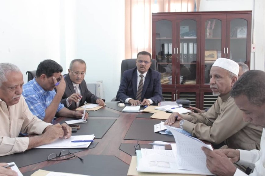 السلطة المحلية بحضرموت تقر الموازنة الجديدة وتراجع الالتزامات المالية وأولويات الاستثمار