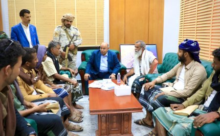 الخنبشي يدعو لفتح صفحة جديدة من التسامح خلال لقائه أسرى مفرج عنهم